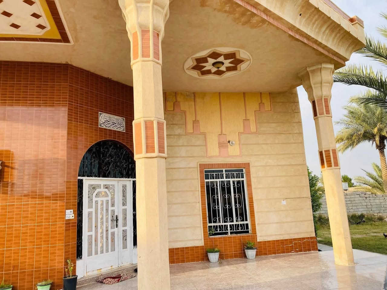 بسم الله الرحمن الرحيم
دار للبيع ركن
المساحه 400
طابو صرف 
بناء طابوق 
رباطين 
بناء عالي عن الشارع 
يتكون من ثلاث غرف +استقبال+ وكيندور + صاله كبيره 
مطبخ 5x5 
صحيات داخليه وخارجيه 
كراج ومخزن معزول عن البيت 
مع حديقه 
حديقه عامه بجانب البيت 
سيراميك ارضيه وجدران 
4 سبالت مع البيت 
فقط يراد صبغ الواجهه 
الموقع منتزه القمه الترفيهي  بلقرب من الشارع العام 
السعر 90 مليون 
الرقم 
***********
***********
