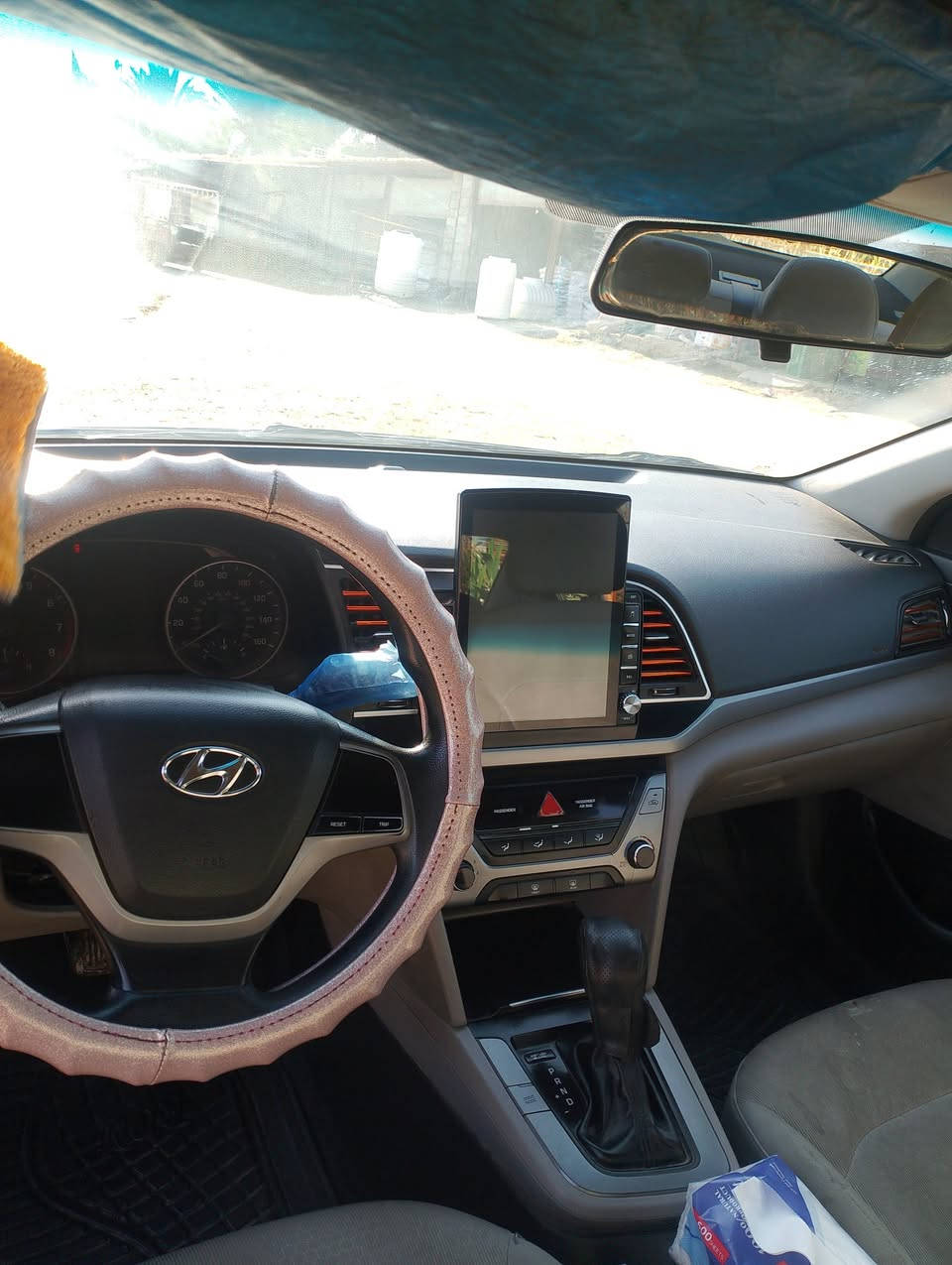 للبيع انترا موديل 2017 وارد امريكي حادثه بس جاملغ امامي بدون دواخل ولا تبديل سياره مفاله جديده مال جناي محرك كير حداديه تبريد تدفئ تخم تاير جديد شاشه كامره خلفيه مكينته 200 العنوان غماس *********** بيه واتساب سعر 120 وبيه مجال قليل
