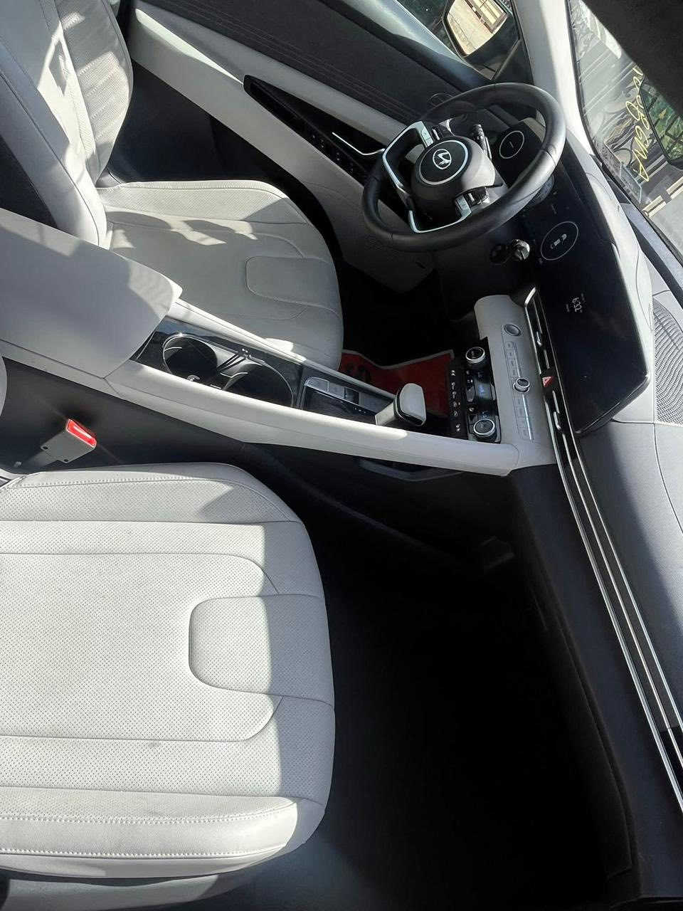 السلام عليكم..
النترا هايبرد موديل2023  خصوصي لون اسود
 أعلى فئة لمتد وارد أمريكي
بدون دواخل وصور الحادث منشورات
🚗 وارد أمريكي دخول جديد – رقم بغداد باسمي – تحويل ثاني يوم مباشر رقم بغداد 
هزه جديده يوم 6/23
سنويه ل 2030
✨ أهم المواصفات:
🔑 دخول ذكي + تشغيل عن بعد
☀️ فتحة سلايد روف
👋 إنارة ترحيبية بقبضات الأبواب
📦 صندوق ذكي يفتح عند الاقتراب
🛡️ رادارات 360 درجة + نقاط عمياء
🛣️ نظام المحافظة على المسار + قيادة ذاتية
📱 شحن لاسلكي + حساسات خلفية
💡 لايت أمامي 3 عدسات زينون + بك لايت LED متصل
💺 كشنات جلد داخال ابيض ملكي 
🧠 خزن ميموري لمقعد السائق (2 وضعيات)
🔥❄️ تبريد + تدفئة للمقاعد الأمامية
🌈 إضاءة داشبول متعددة الألوان (ambient light)
🖥️ شاشة معلومات كبيرة + عدادات ديجيتال
🔊 نظام صوتي Boss بـ 8 سماعات
🅿️ أوتو هولد + هاند بريك بصمة (finger brake)
⚙️ 3 وضعيات قيادة 
بدون صبغ 
بدون ايرباك
السعر...: 160 ورقة
الموقع: بغداد
للاستفسار ***********
