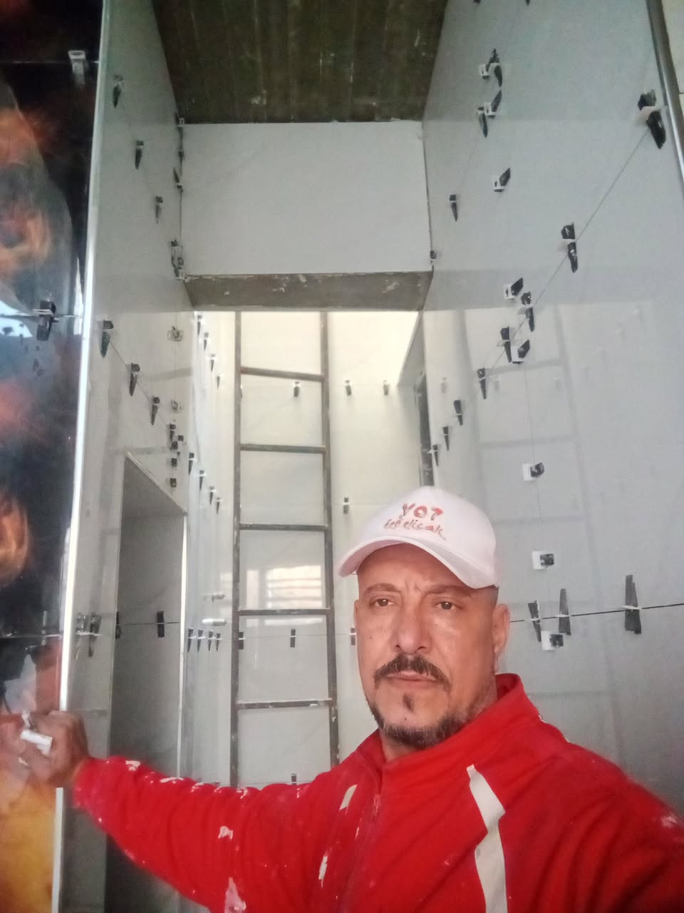 العمدة لجميع انواع السيراميك والبورسلين شغل درجه اولى للتواصل ***********
