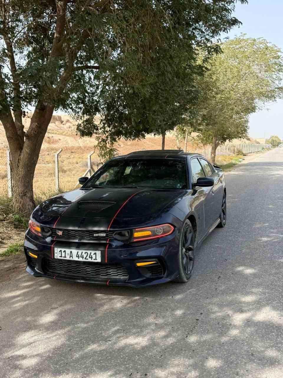 السلام عليكم
دودج جارجر...
 2017 دايتونا اصل ، لون نيلي
محرك ٨ سلندر هيمي 5.700 
السياره فول للاخير :
فتحه 
شاشه جبيره 
سستم صوت الباين
كشنات حضن الكانتارا مختمه Daytona
 كشنات تدفئه تبريد امامي 
كشنات كهرباء 
كشنات تدفئه خلفي
نظام خزن ميموري
تدفئه ستيرن
ستيرن تحكم كهرباء 
مرايات وسطيه وجانبيه تعتيم 
حساسات خلفيه
عليها شوته رياضيه بلاد 
تخم ويل ٢٣ جديد وتخم تايرات جديد

السياره عليها منظومه غاز تشتغل بكفاءه ١٠٠٪؜ 
وبيها ضمان لمدة سنة .
السياره حداديتها منفوضه من الالف للياء حداديه جديده
ومسويلها ادامه كامله 
كير ومكينه كفاله 
ما تصرف عليها ابد ومابيها نقص برغي

حادثها بامريكا خفيف بس هنا بالعراق اثر حادث ثاني و شخوط انصبغت اكثر من قطعه، اني ابيع حزام 

السياره باسمي ومداور ثاني ، سنويه لل٢٩ 
سعرها 158 مجال بسيط جدا مكاني بابل ***********
