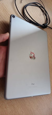 آيباد ١٠٫٥ برو • ٢٥٦ • نجف