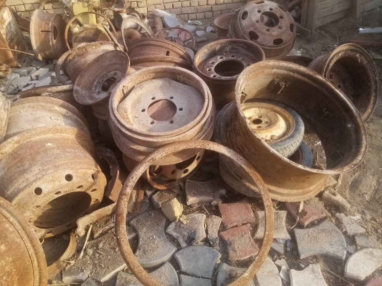 عندي وياله لبيع معا طوكات لبيع أحجام كبير وصغير العنوان ناصريه مركز *********** واتساب فقط
