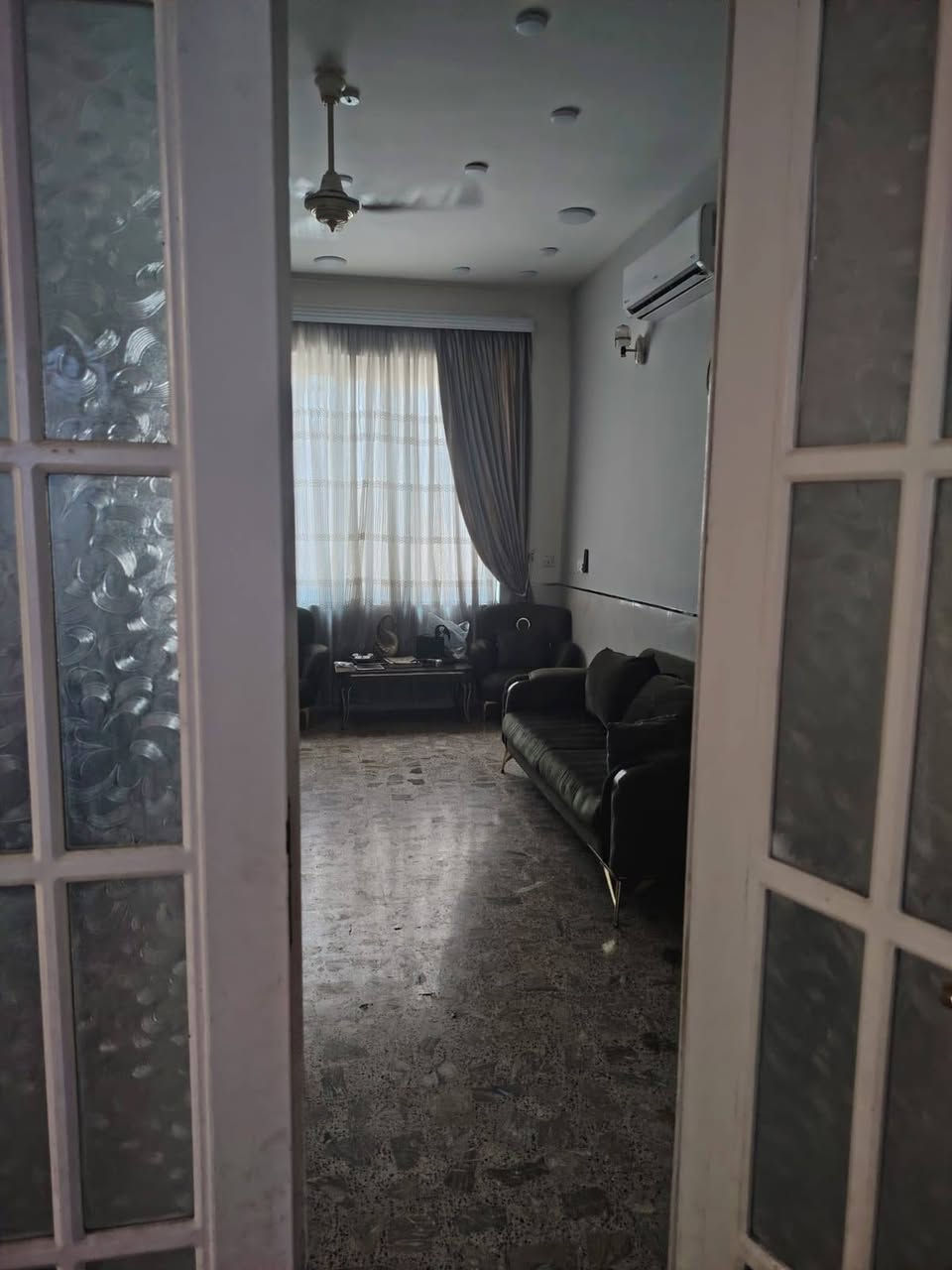 بيت بناء حديث زراعي الزعفرانية الشارعين سيد هاشم قرب دائره الكهرباء
مساحه 150 وجها 7.5 اربع غرف نوم واستقبال وصالتين حمامات 4 بناء متعوب عليه منطقه كامل جميع الخدمات قريب جداً على شارع السعر 185 وبيه مجال بسيط 
الباقي تفاصيل اتصل ***********
