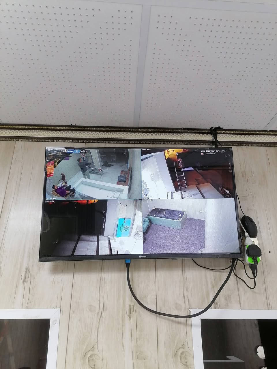 الحمد لله تم إكمال تنصيب 8 كاميرات مراقبة ضمن منظومتين متكاملتين.
الفني الكهربائي صالح الجبوري
بعقوبة ***********
