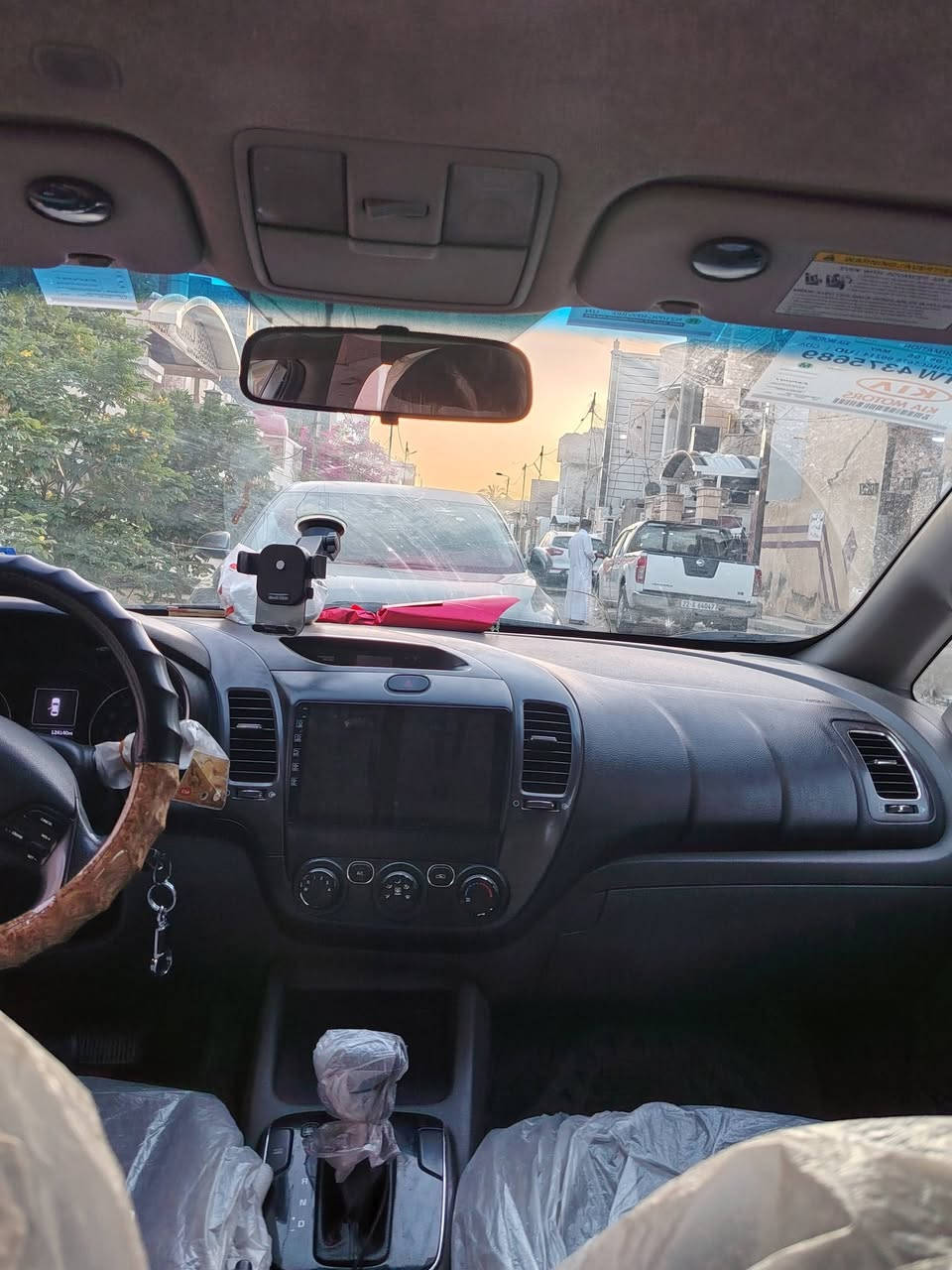 🚗 للبيع: كيا فورتي موديل 2017 🚗
📅 سنة الصنع: 2017
🔹 المواصفات:
محرك 2.0
4 سلندر
قير أوتوماتيك
بنزين
(أمريكي
تبريد ممتاز ❄️
مكيف شغال 100%
شاشة + بلوتوث
السيارة بحالة جيدة / نظيفة / لا تحتاج صرف  

💰 السعر: (خاص) 
📞 للتواصل عبر الرقم ***********
