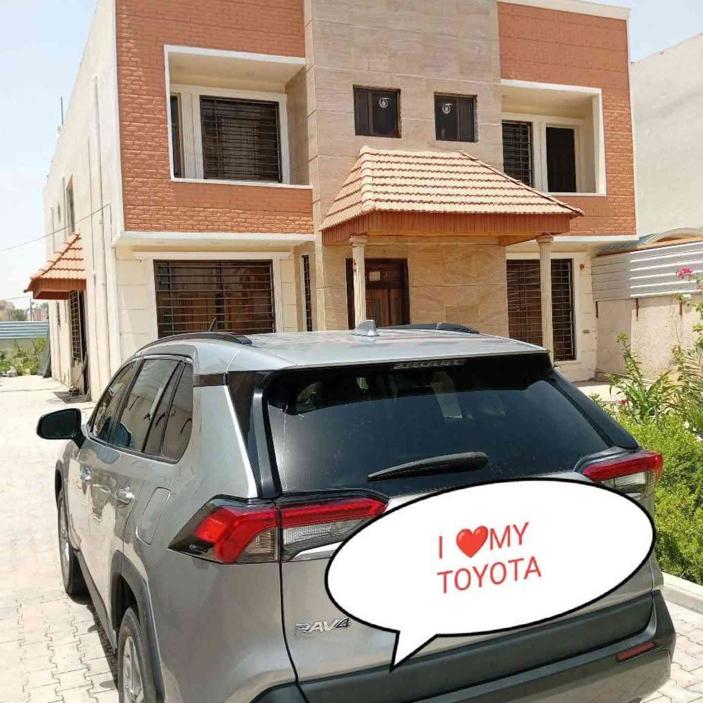 فيلا للبيع المساحة نصف دونم ٢٠٠ متر عن شارع السيدة زينب تبليط بناء حديث وفاخر، حديقة امامية و حديقة خلفية تحتوى على مسبح وجلسة ومكان للشوي، فيها ٦ غرف نوم كبيرة و ٧ حمامات تحت البناء ٣٠٠ متر،تحتوي على منظومة الطاقة الشمسية بسعة ٣٠ امبير يعني انسى المولدة،السعر مناسب بالنسبة لاسعار المنطقة، سعر البيع مليار ومائة مليون قفل، اي تعليق سلبي سيكون مصير صاحبه الحظر ، تلفون ***********
