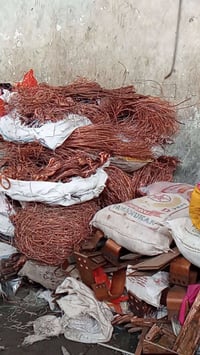 أشتري  سبالت عاطلة 3طن ب 140الف 2 ب90 طن ونص ب 60 مكيفات من50 لل 70مول...