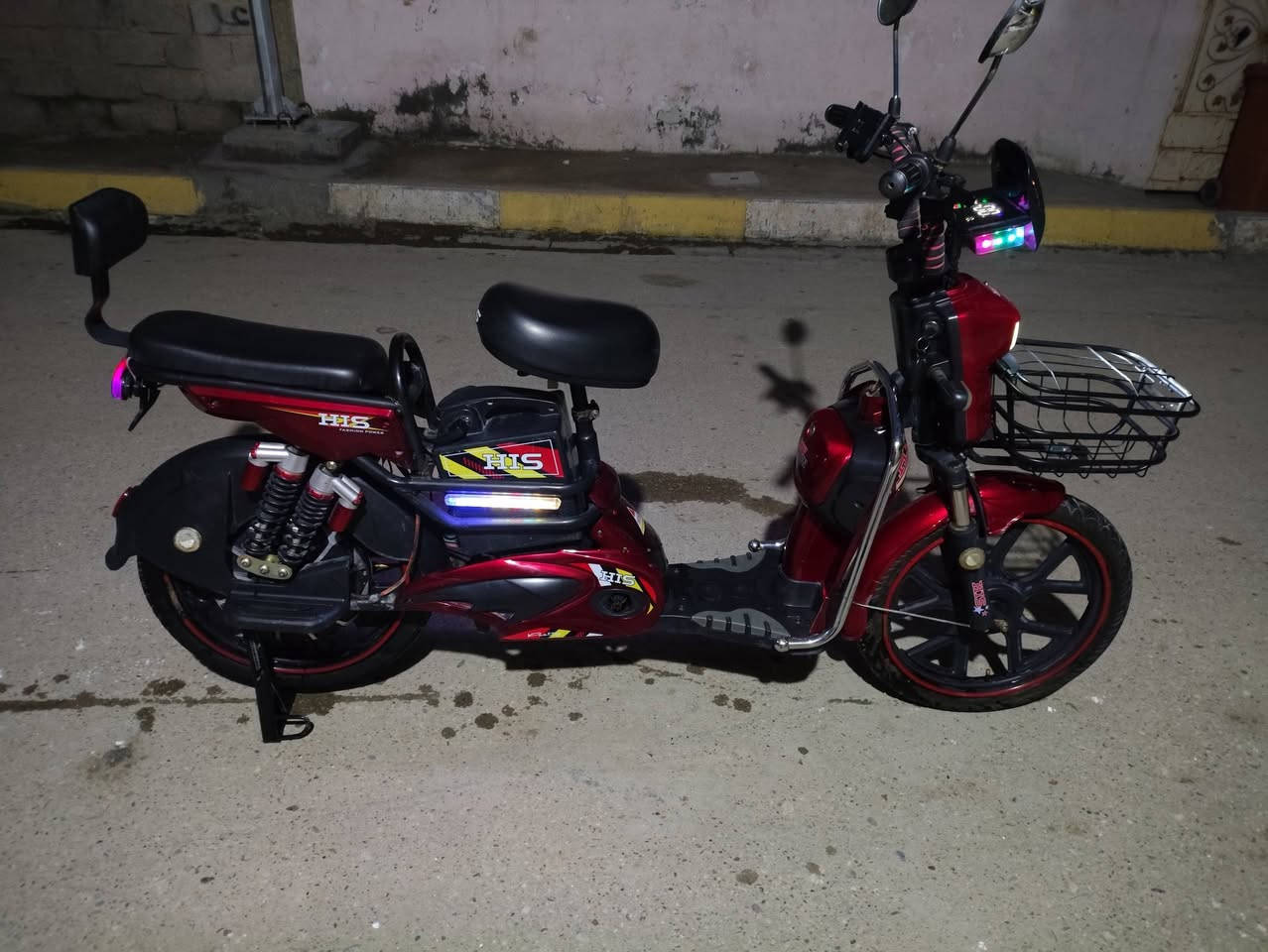 سلام عليكم بايسكل شحن للبيع النضافه فول موديل 25 بطارياته جدد السعر 350وبي مجال العنوان ديالى بعقوبه بهرز الرقم ***********
