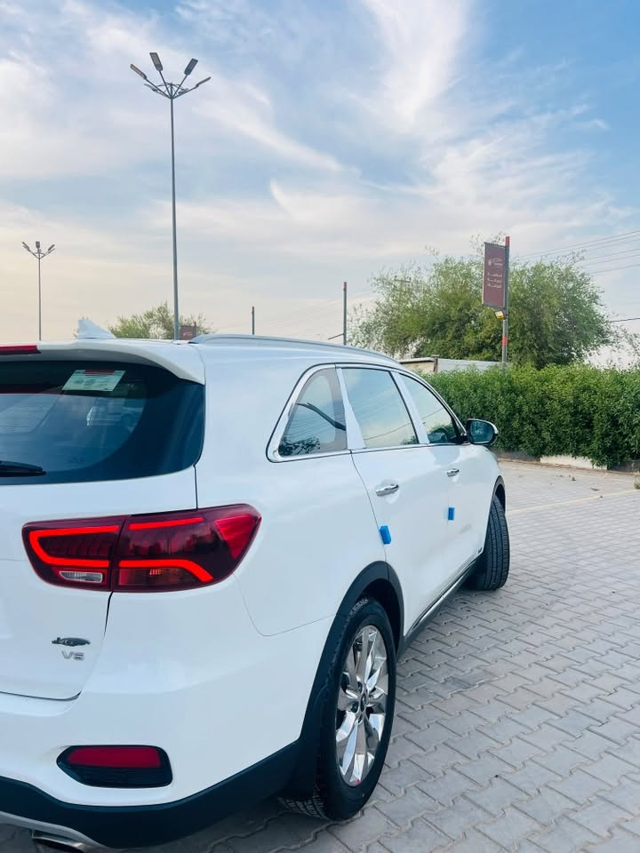كيا سورينتو 2020 فل مواصفات
$$$$270السعر
الاستفسار***********
العنوان النجف الاشرف 
رقم بغداد بسمي 

مواصفات الGT

* محرك V6 سعة 3.5 لتر بقوة وأداء ممتاز.
* ناقل حركة أوتوماتيك.
* نظام تشغيل ذكي (بصمة) مع زر تشغيل وإطفاء المحرك.
* فتحة سقف بانورامية.
* مقاعد جلد 
* تبريد وتدفئة للمقاعد الأمامية 
*تدفئة المقاعد الخلفيه
* شاشة معلومات وترفيه كبيرة تدعم Apple CarPlay وAndroid Auto.
* نظام ملاحة (GPS).
* كاميرا 360 درجة.
* كاميرا خلفية مع حساسات أمامية وخلفية.
* مثبت سرعة ذكي (راداري).
* مراقبة حركة المرور الخلفية عند الرجوع.
* باب خلفي كهربائي.
*اتلاث قطع تبريد 
* مكيف أوتوماتيك ثنائي أو ثلاثي المناطق مع فتحات للمقاعد الخلفية.
* شاحن لاسلكي للهاتف.
* إضاءة LED أمامية وخلفية مع مصابيح نهارية.
* حساسات 360
* مرايا كهربائية قابلة للطي مع إشارات.
* مقود متعدد الوظائف مع تحكم بالصوت والهاتف.
* نظام صوتي فاخر (Bose في بعض الفئات).
* عدة وسائد هوائية وأنظمة ثبات وأمان متقدمة.
* كفالة عامة.
* الممشى: 71 ألف كم.
* تخم تايرات جديد.
* حدادية جديدة.
* السيارة نظيفة جدًا وجاهزة ولا تحتاج أي صرف.
