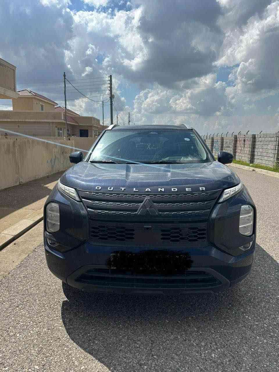 ميتسوبيشي اوتلاندر فول الفول 2022
بصمه بانوراما كير طياره اربع وضعيات قياده
‎مكينته2.5
‎تبريده ثلج ياباني معروف
‎شفتات ستيرن رياضي
‎نضام أمان توقف السياره قبل حصول حادث 
‎شاشته ابل كاربلي 
‎قطعتين تبريد 
‎سبعه راكب
‎ماشيه 27 الف فقط 
‎السياره على وضع البلاد
‎وبيه مواصفات خير من الله
حادثها فقط ربع البنيد بدون ايرباك بدون دواخل
‎السعر
‎225 ورقه
***********
مكان السياره اربيل أربيل, العراق
