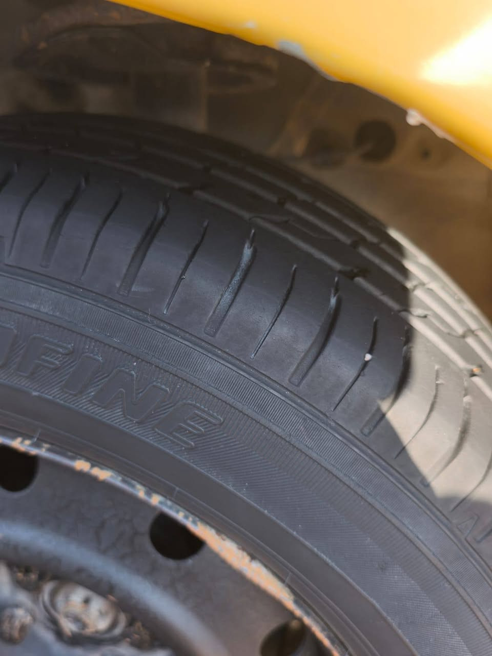 سلام عليكم سمند للبيع موديل 2011 ناطق بلاديه السياره مكينه بيه اشويه ضعف كير وحداديه وكهربايات وتخم تاير جدد داخل نضيف مسجل وسستم صوته يخبل  رقم بغداد انكليزي تحويل ثاني يوم مصفره هيئه وغرامات مكاني بابل شارع 80 السعر 26 //// ‏‪***********‬‏
