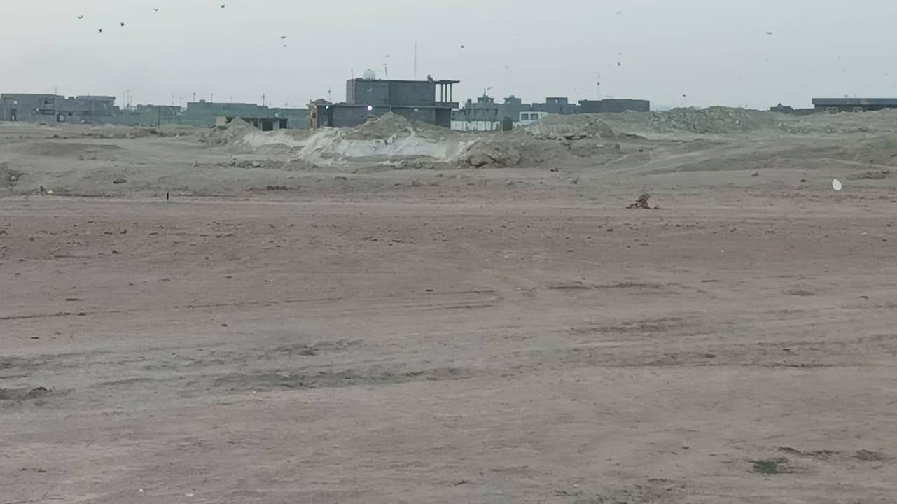 قطعة ارض للبيع. 
في بروانة الشيخ محمد. 
قريبة على شارع بروانة _بيجي. 
وقريبة على معمل البلوك والمدرسة الصينية. 
.المساحة الكلية 300م. 
ركن على شارعين. 
وقريبة على الخدمات. 
موقع ممتاز. كما موضح في المخطط ادناه. 
السعر المطلوب 13مليون وبيها مجال قليل. 
ملاحضة: القطعة تباع بلاقصاد يدفع نصف المبلغ والباقي اقصاد اذا حصل اتفاق 

https://maps.app.goo.gl/tReye6dAuj39NtPu7
عنوان المكتب📍 الانبار قضاء حديثة سوق الحي العسكري قرب اسواق ابو حسين 
أ.استاذ هشام حسين ابو احمد ***********واتساب ***********
رائد المعاضيدي***********
