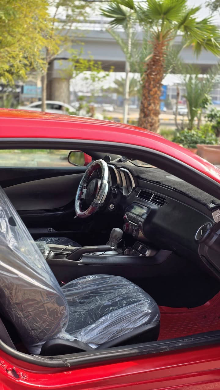 كمارو من الانظاف بموديلها بالعراق  
للمراوس او البيع 
2010 RS
V6 
فول عدى الفتحه 
كيجات وشفتات 
منظومه زنون رهيبه 
منظومه ماء ومراوح 
دهن اصلي 
مبرمجة على البانزين العادي صفر دوانز 
سستم صوت بوستن 
حدادية نظيفه 
تخم تاير 
كهربائياتها كلها تمام
ولا گلوب بالدشبول مشتغل 
منظومه تبريد عوزه كبريسر 
رقم اربيل تحويل او وكالة
راعيها كردي ولد شاب مرتب ومؤدب 
السعر 75
طخه جاملغ خلفي صبغ 2قطع بدون داخل  
***********
المكان النجف الاشرف    حي ميسان مغابيل قريت القدير
