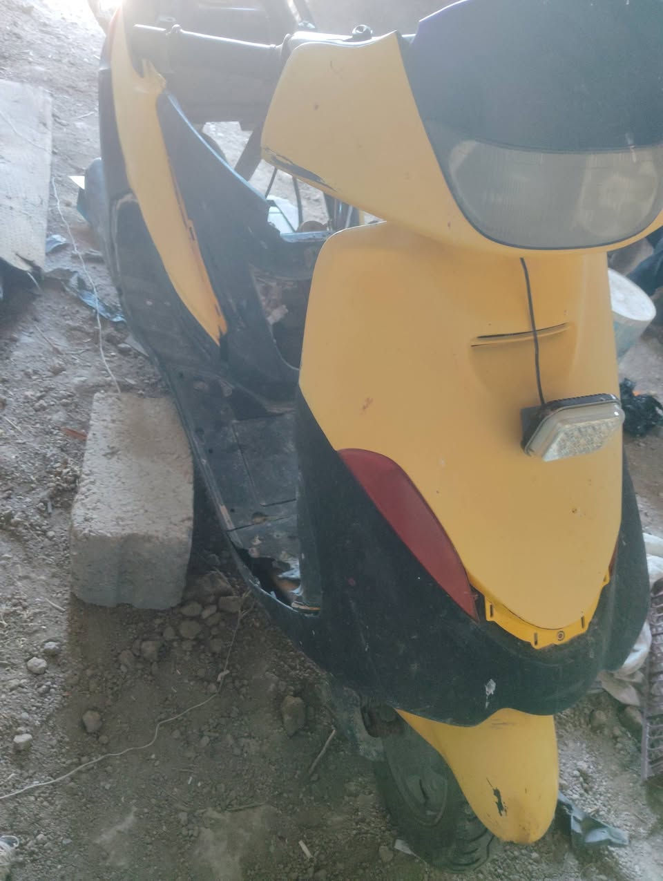 ذبانه فضائي كلجات للتاير الخلفي متفلشه فقط كلشي بيها شغال ***********
السعر ١٢٥ وبيها مجال
