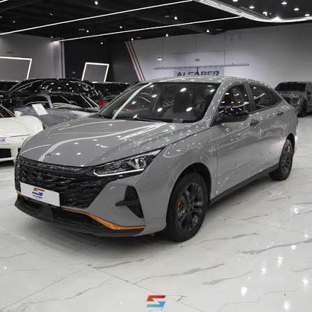 سلام عليكم سياره دونك فينك شاين موديل 2025 للبيع سياره نضيفه بيها ضربه بدعاميه لوره موضحه بصوره ترجع بارد. شركه  ماشيه 34 الف سعر 17 مليون رقم بغداد حساسات خلفيه  لتواصل ***********
