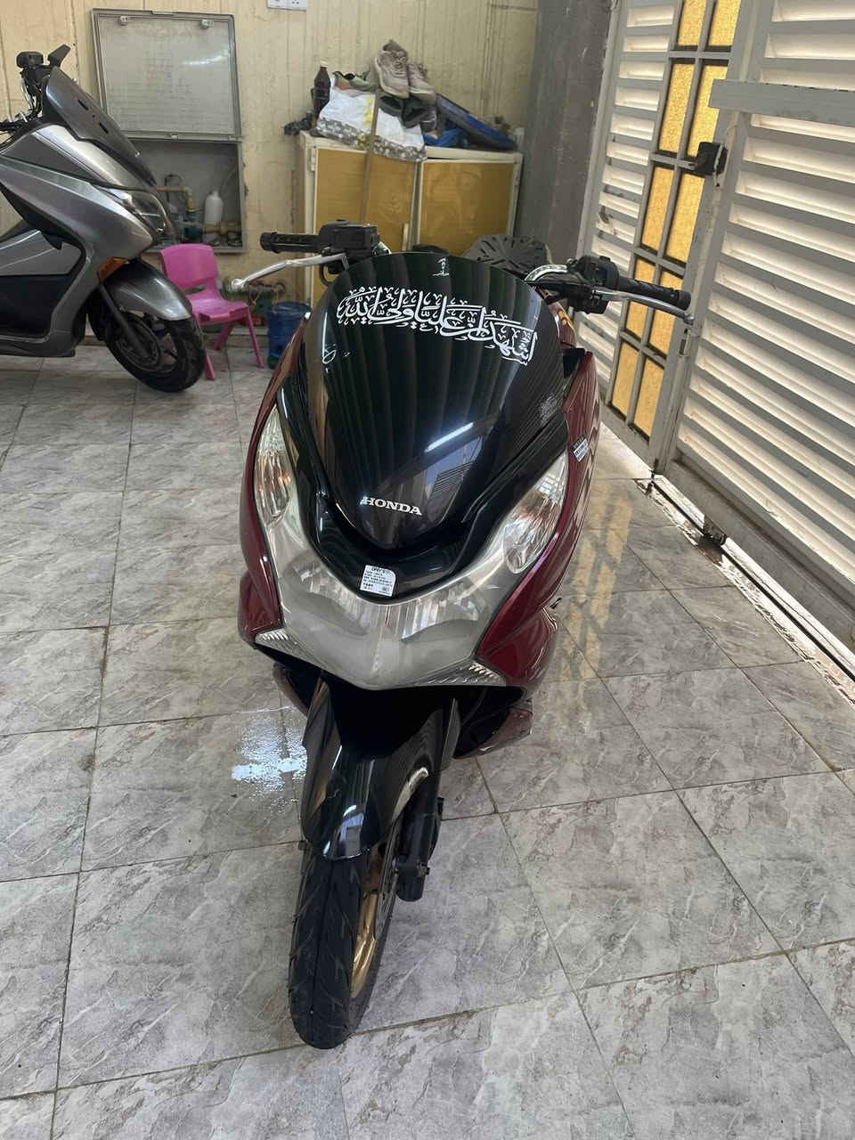 السلام عليكم                                                              شباب دراجه pcx ياباني لون 
احمر  حجم المكينه 150c دراجه مكفوله كفاله عامه حساسات كله شغال حساس A وحساس استان حساس حماوه كله شغال بل حقيقه احله من الصور       
العنوان :- واسط - كوت - حيدريه 
الرقم :- *********** 
السعر :- 13$ ورقه وبيها مجال للشراي 
شباب الي مو شراي لا يتعبني
