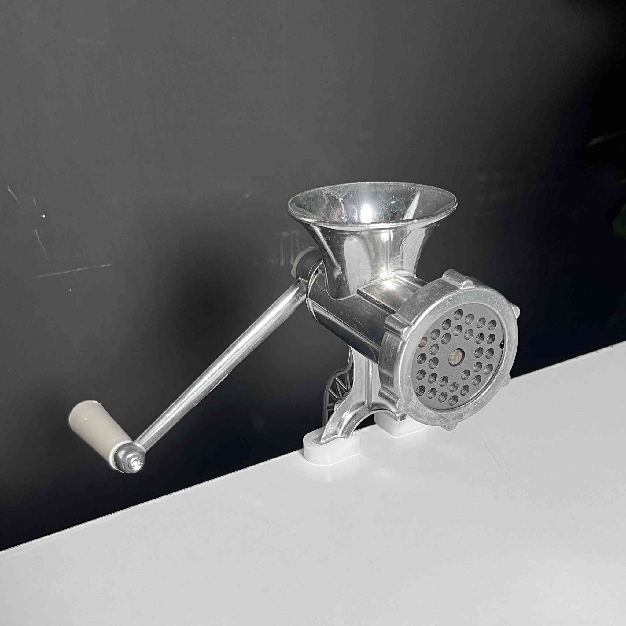 مثرامة يدوية سعر مناسب راسلني عالخاص


**إذا كنت صاحب هذا الإعلان وتريد حذفه لأي سبب، رجاءا أرسل رسالة إلى الدعم الفني**