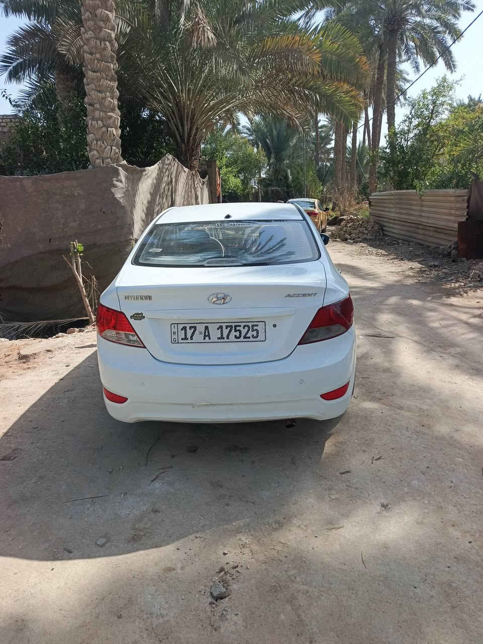 السلام عليكم اكسنت موديل 13السياره مكينه كير خير من الله السياره حلوه تبريد شغال كهربايات كله شغاله سنتر لو مكان السياره نجف السعر 84وبيه قليل  مكينه1600 بسمي السياره***********
