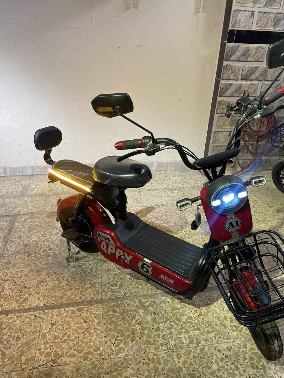 السلام عليكم دراجه شحن حجم 14الدراجه بعدهه بل كارتون كلش جديده 4بطاريات واربع سرع  لدات كهربائيات كلهه شغاله  السعر 275وبيهه مجال ***********-***********مكان بغداد الامين الثانيه
