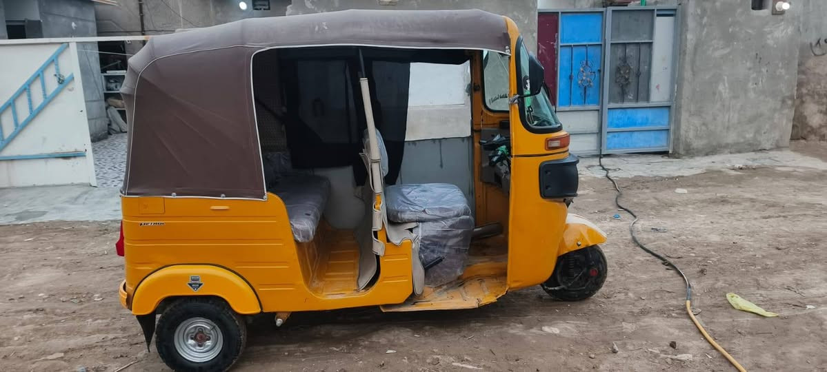 سلام عليكم تكتك 17 رقم واسط دراجه لا تنقيص لا تبخير كله جديد سعر 4 و200 وبيه  وبيه مجال الاستفسار ***********
