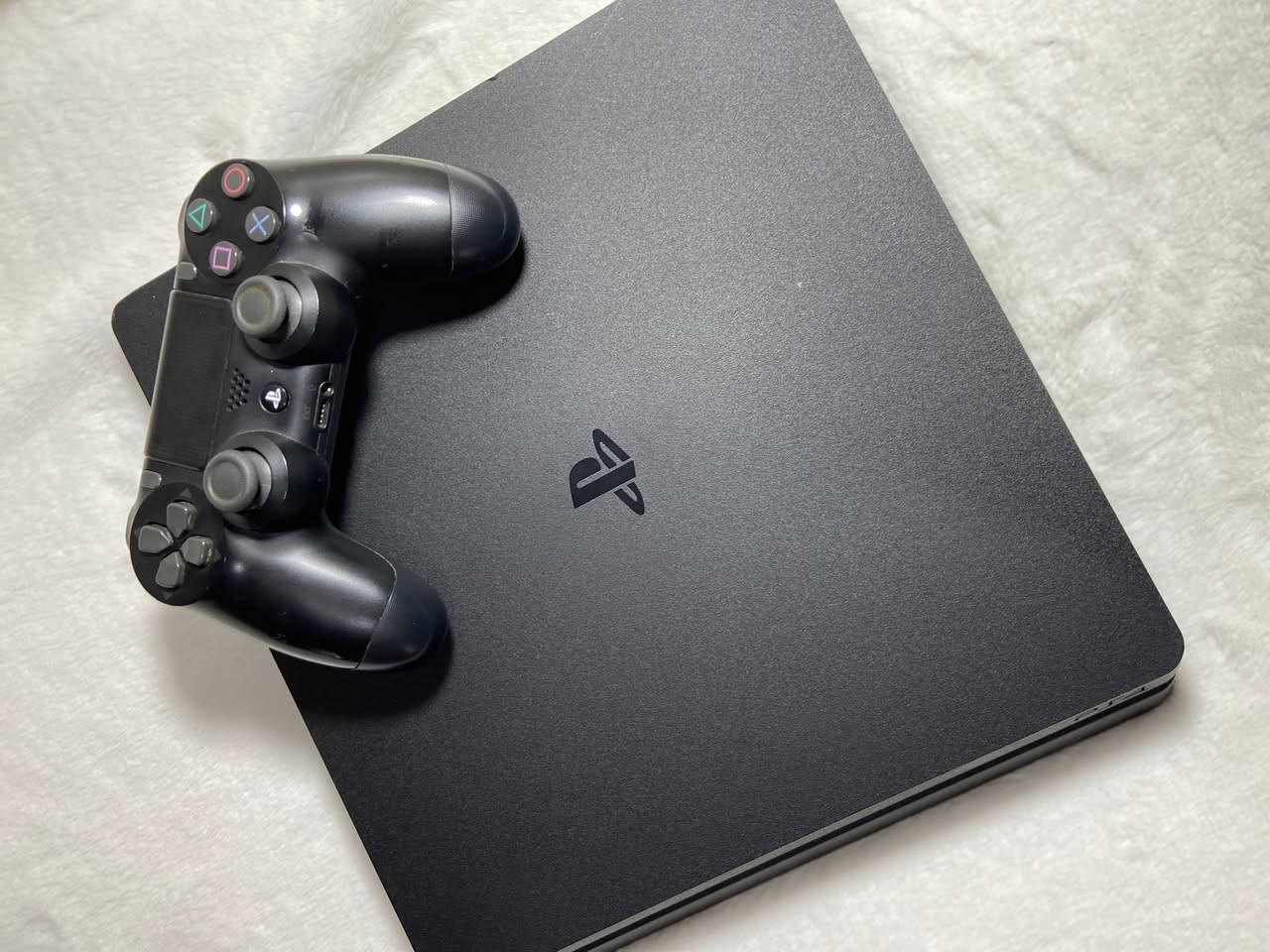 PS4  سليم فلاشي
0663107309
المهتم يتصال برك الله فيكم


**إذا كنت صاحب هذا الإعلان وتريد حذفه لأي سبب، رجاءا أرسل رسالة إلى الدعم الفني**