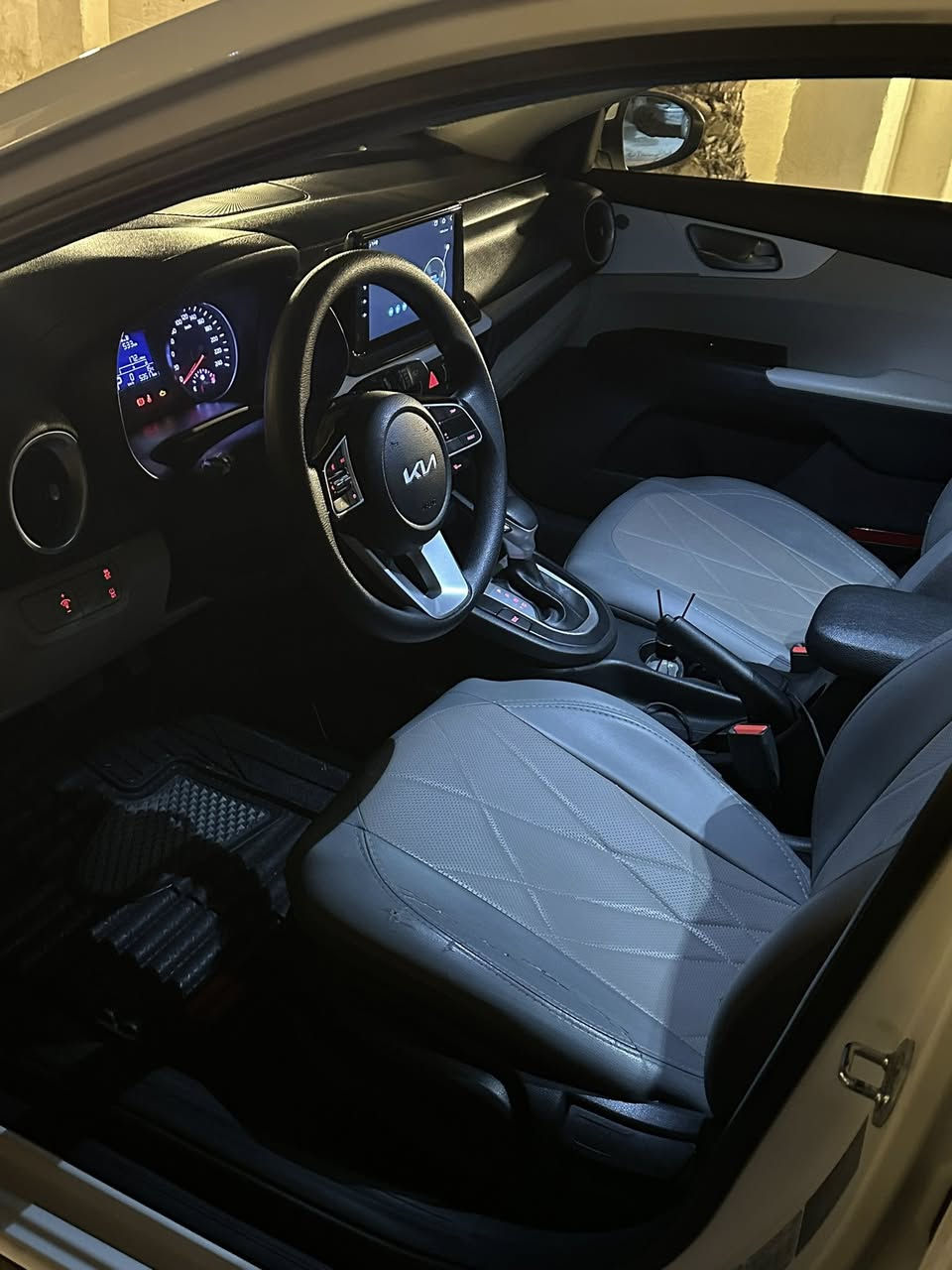 سيراتو موديل 24 ماشية 53 الف فول مواصفات مكفولة لا ضربة لا بارد بأسمي المكان بغداد *********** السعر خاص
