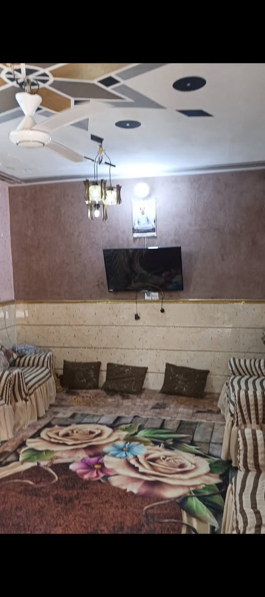 سلام عليكم بيت في منطقة البلديات المعسكر نوع لعقار زراعي فقط مكاتبه وشهود تفاصيل ب صور وفديو مربع ذهبي موقع قريب ع شارع ومقرنص ولمنطقة مرتبه  هدوء امن وامان ماء وكهرباء  ومجاري كلشي متوفر امانه الله وتجي وتسئل وتوشوفة مساحه٢٠٠ واجه ١٠ نزال٢٠ طابق واحد   185 مليون وبي  مجال  *********** ابوحسن
