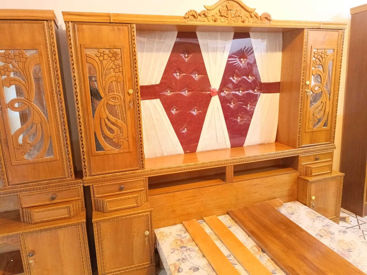 غرفه مستعمله 5 ابواب طابق وربع لظهر براغي جرجوبه
زاوية كنتوريه مسرح دوشمه  كبل شد نضيفه وجاهزه 

مكان قضاء القاسم ع  لرقم *********** بي واتساب
