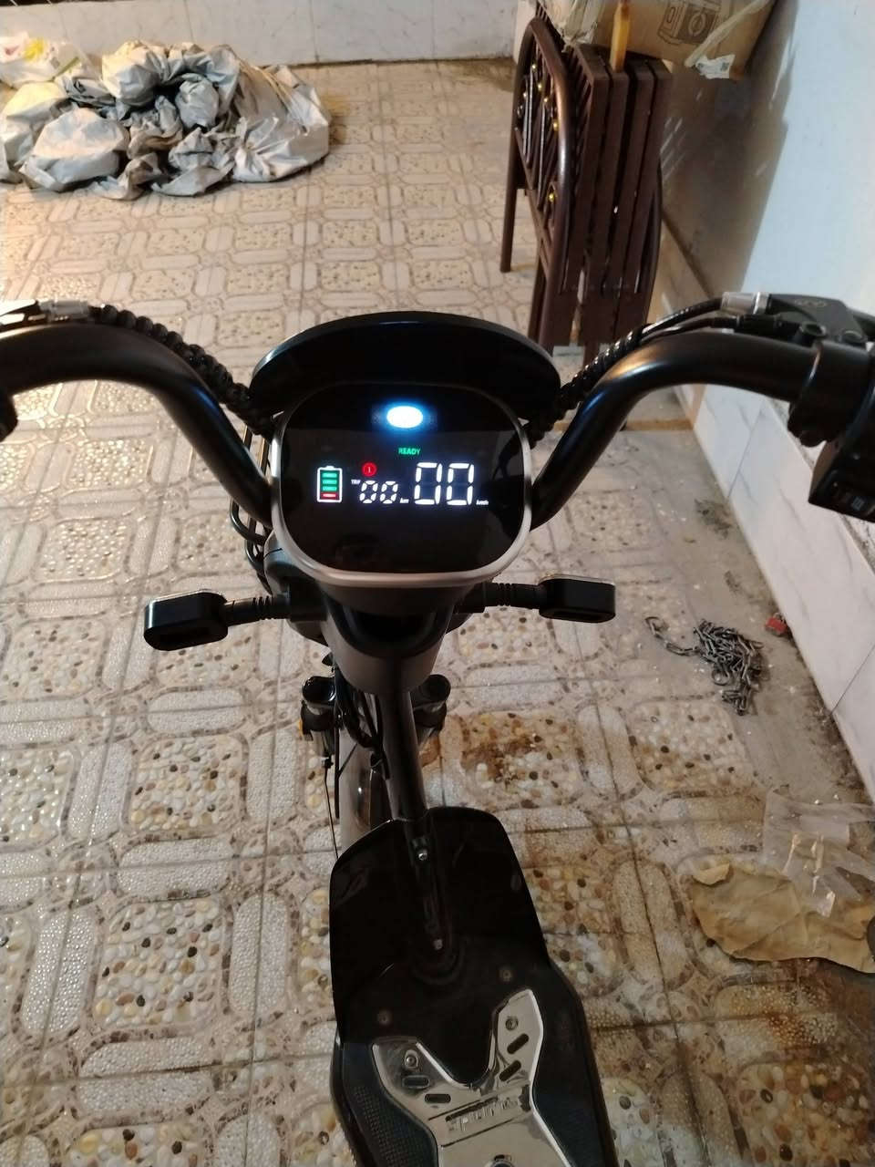 بايسكل شحن اربع بطاريات البطاريات بدلتهن اربعتهن قبل اسبوع ب 125 وياه بصمة قفل وفتح سرعة 40 حقيقي رايده ب 325 وبيه مجال حك الجيه
رقمي ***********
مكاني سيديه
