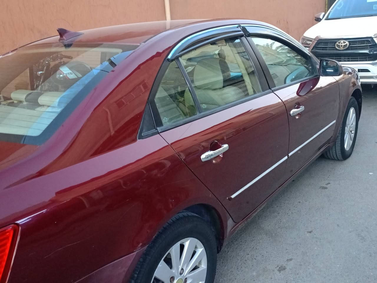 للبيع سونتا مقدس موديل 9مكينه 2400 كلهه لبيل مبدل بنيد والباقي مكفول قطرت خياس ماكو  حداديه فول امامي خلفي تخم تاير جديد سياره بلاديه رقم شمالي بسمي لوحات انكليزي شاشه كامرن ترايك وين متريد سعره 112قفل قفل بدون عمله تشوفهه غاليه اعبر المنشور ونشالله تحصل ارخص عنواني كربلاء الحر رقم الهاتف ***********
