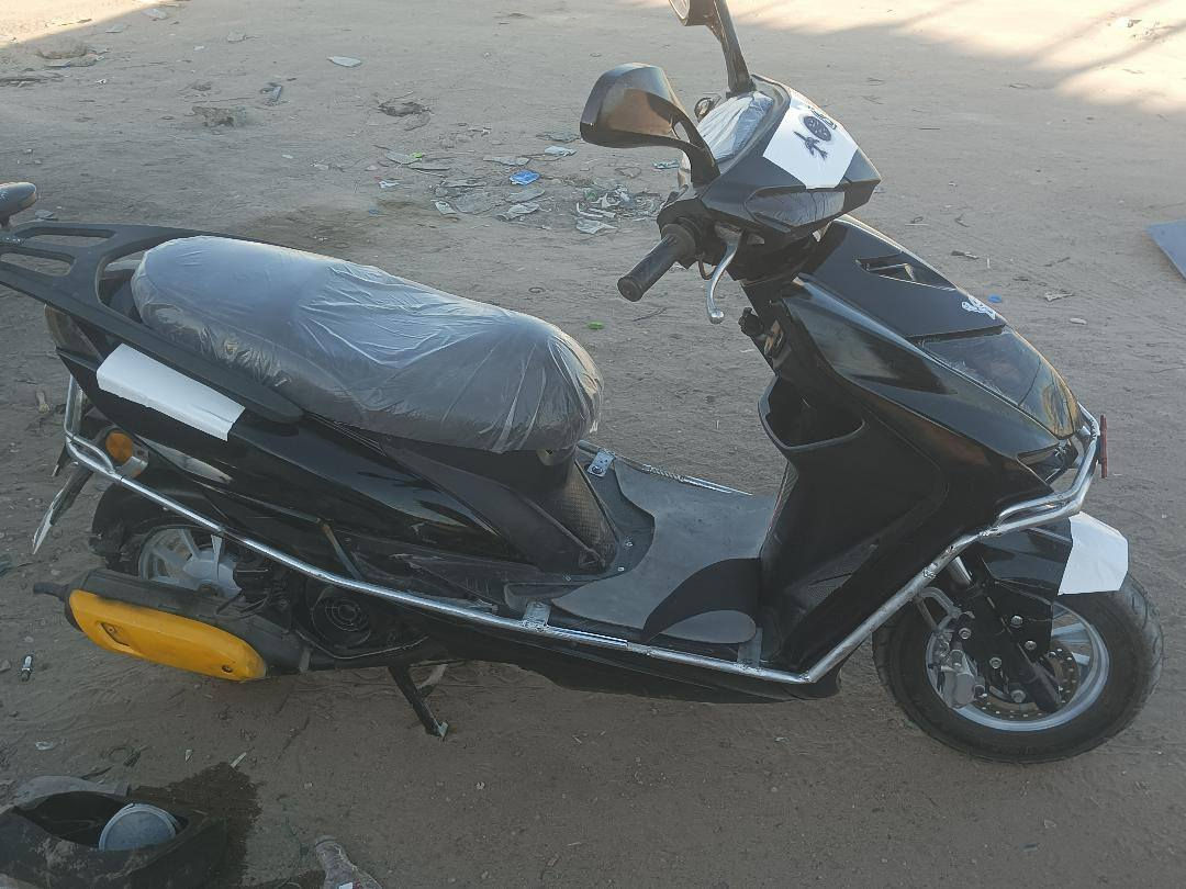 سلام عليكم دراجة للبيع دراجة حلوة ونضيفة محركها جديد كهربائيات كلها شغالة سعرها 250وبيها مجال بصيط رقمي‏‪***********‬‏
