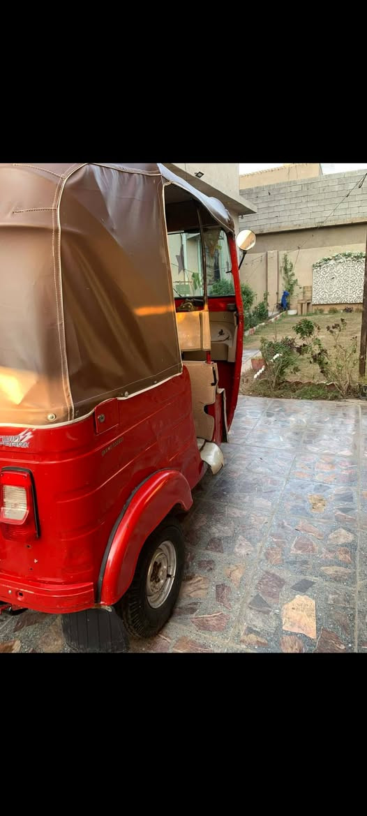 السلام عليكم تكتك 18 مرقم بس سنويه مستلم لوحات مامستلمهن بعدني  للبيع مصبوغه عام المكينه خير من الله  مرتبه ونضيفه ماناقصها ايي شي
تحويل ثاني يوم 
العنوان خان بني سعد 
***********
***********
