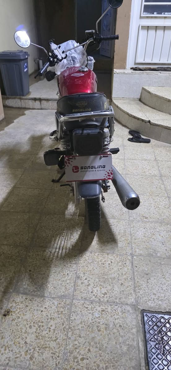 سلام عليكم ورحمة الله وبركاته
دراجه للبيع
الاسم سوينك
المحرك 150cc
الاستعمال قليل جدا
النظافه 98٪
النمره = 5 
السعر 750 الف وبي مجال

العنوان موصل - جانب ايمن


**إذا كنت صاحب هذا الإعلان وتريد حذفه لأي سبب، رجاءا أرسل رسالة إلى الدعم الفني**