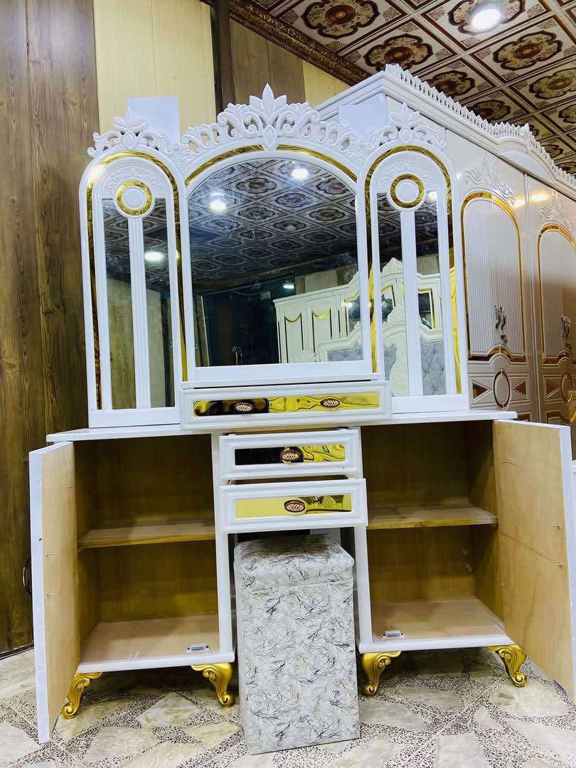 السلام عليكم  
معرض المشاهير للأثاث وغرف النوم 
غرفه نوم جديده
عراقيه بديكور إيطالي انتاج معملنا 
الغرفه 10 قطع خشب 100‎%‎ ثكيل جدا 
أسعارنا تنافسيه بسعر الجمله 😍

سعر الغرفه مليونين و 400 وبيها مجال بسيط
النقل والشد مجاني ✌🏻
للاستفسار 
التواصل ع الخاص 
او واتساب *********** Colombo, Sri Lanka
