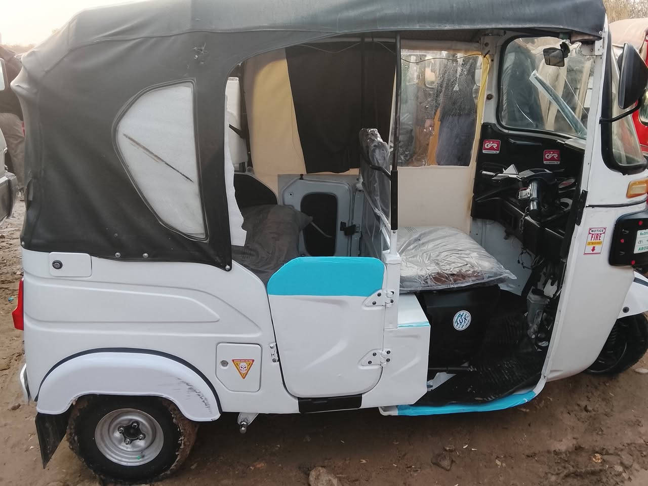 السلام عليكم توك توك للبيع 2021 شهر 12 تحويل ثاني يوم تيك توك كامله كل نقص ما بيهال تحويل ثاني يوم رقم ديالى مكانها ديالى تحرير جاهزه السعر سبع ملايين وبيه مجال رقم الهاتف ***********
