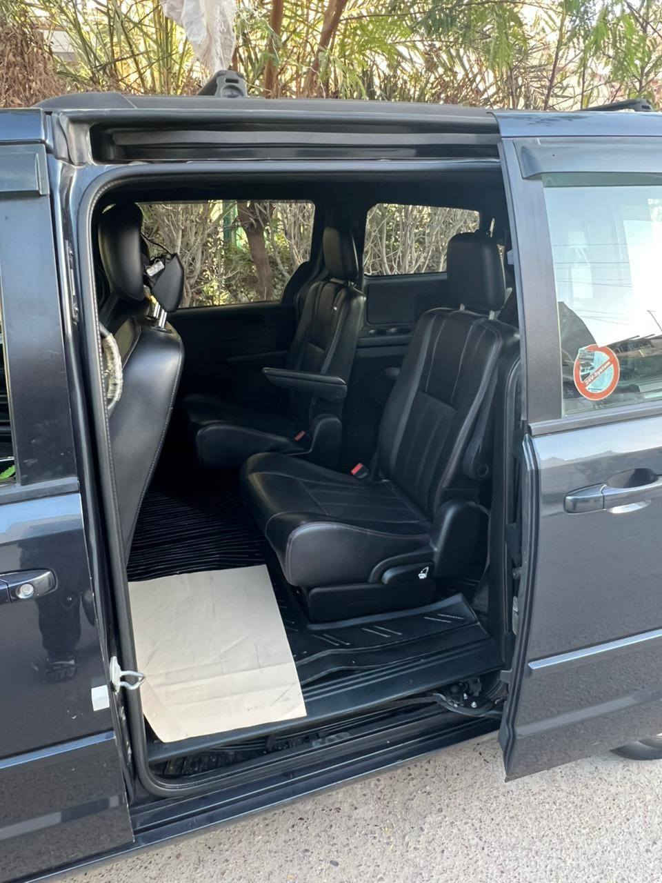 دوج كرفان فول من عده فتحه ماشي 120الف كيلو
حادث جاملغ  خلفي نصف جاملغ أمامي وصندوق تبخير السعر 140الف دولار ت***********بغداد
