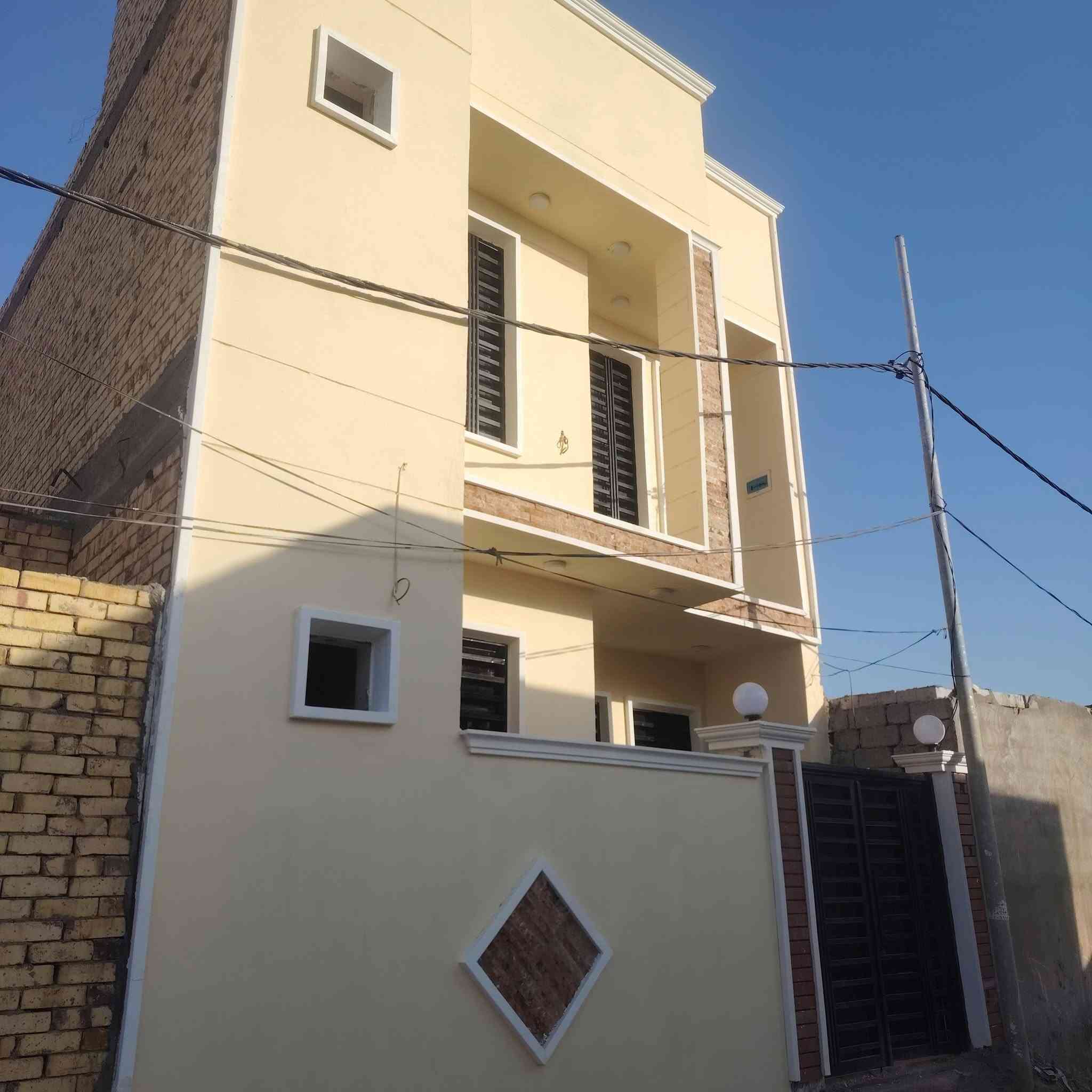 بيت للبيع طابقين المساحه 100m
خلف مجمع العيساوي 

طابقين

الطابق الاول غرفه +مطبخ واستقبال +صاله + ملحقات

الطابق الثاني غرفتين + صاله

البناء جديد ما مسكون

الاستفسار

***********

