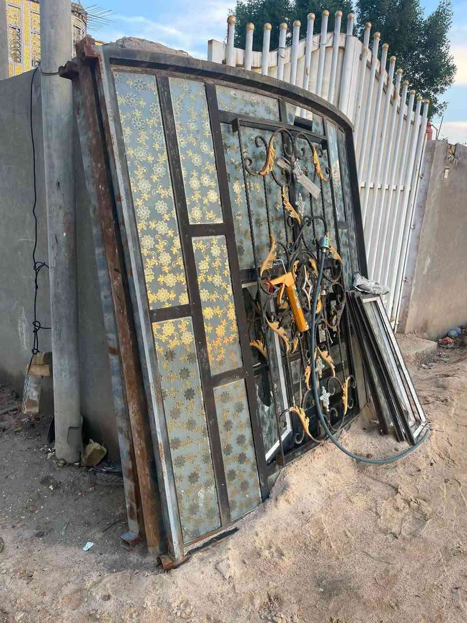 شبابيج ٣ لبيع طول مترين وعرض مترين انضاف ***********
