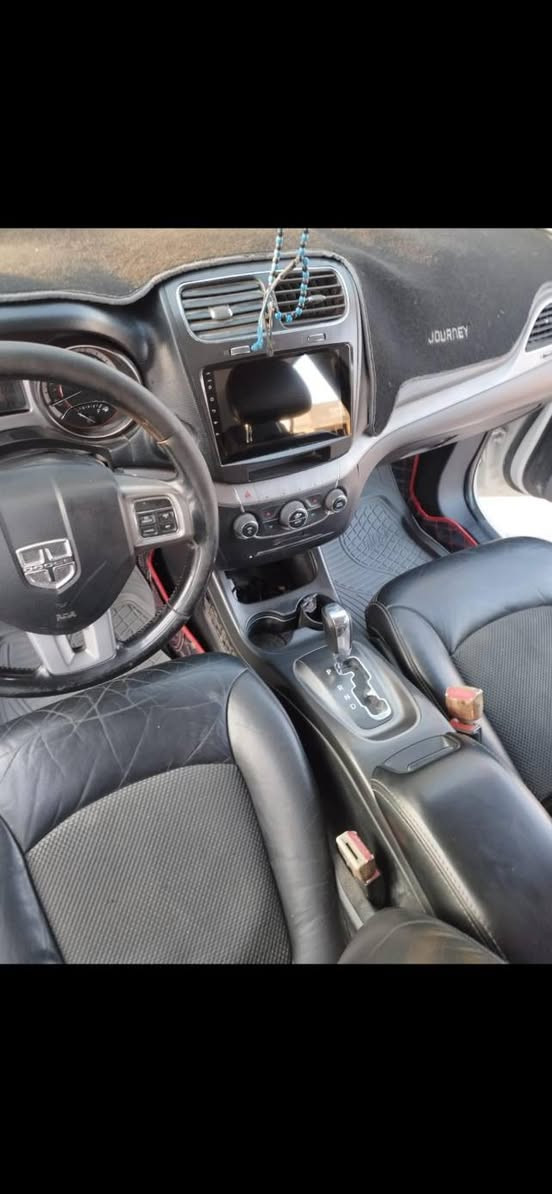 سلام عليكم  دوج جورني سته سلندر سبعه راكب 3قطع تبريد  لون ابيض  سبعه راكب ويل كروم فول مواصفات ماعدي الفتحه تبريد ثلج  موديل 14 ا حادث في الخلف كير مكينه  خير من الله. حداديه جديده تايرات جدد  سياره حلوه رقمها نجف بسمي مداور ثاني يوم. مشروع وطني   بصمتين ابواب  تشغيل عن بعد  . حساسات كلها 
شغاله ماتخسر عليها ولا ربع مكاني ناصريه الاسكان الصناعي  غير متواجد. عل فيس  اتصال علا الرقم التالي ***********  جهاز تتبع GBS بيها شاشه چبيره    تحكم ستيرن.جهتين  كشن مال السايق بي تحكم.  زراگه علا الجامه الخلفيه  لايت عالي زنون ناصي اصفر    كروس رود فئتها بيها هواي موصفات بعد. السعر  ١٣٠ وبيها مجال
