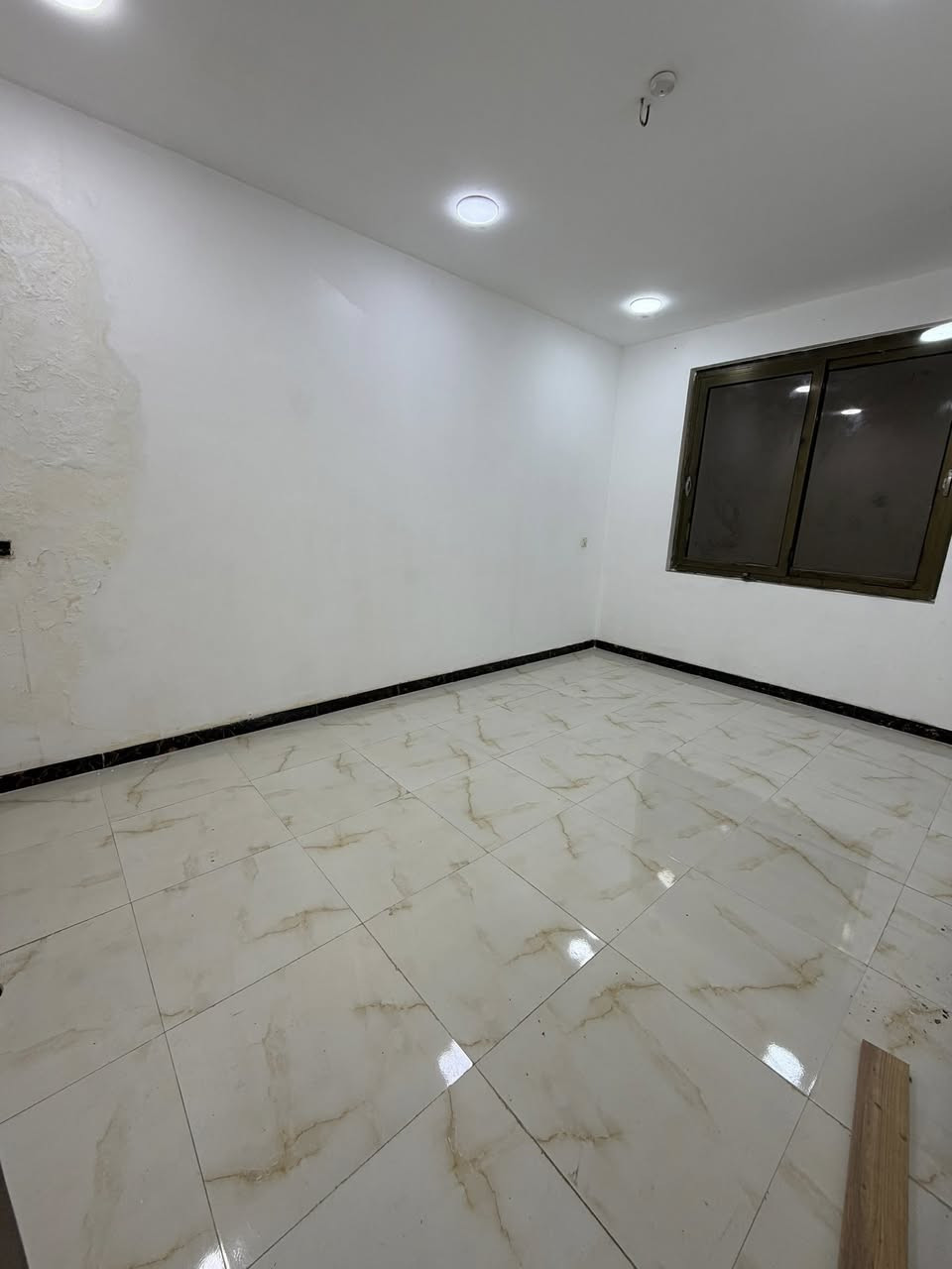 شقة للإيجار – المنصور / حي العربي
طابق ثاني، تتكون من غرفة نوم وصالة ومطبخ وحمام
مناسبة للسكن، موقع هادئ ومميز

📞 للتواصل: ***********
