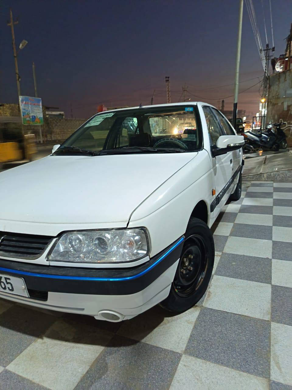 سياره للبيع بيجو405موديل12سياره مكفول  مكينه كير حداديه تخم تاير رقم نكليزي جديد العنوان ميسان باقي التفاصيل ***********
