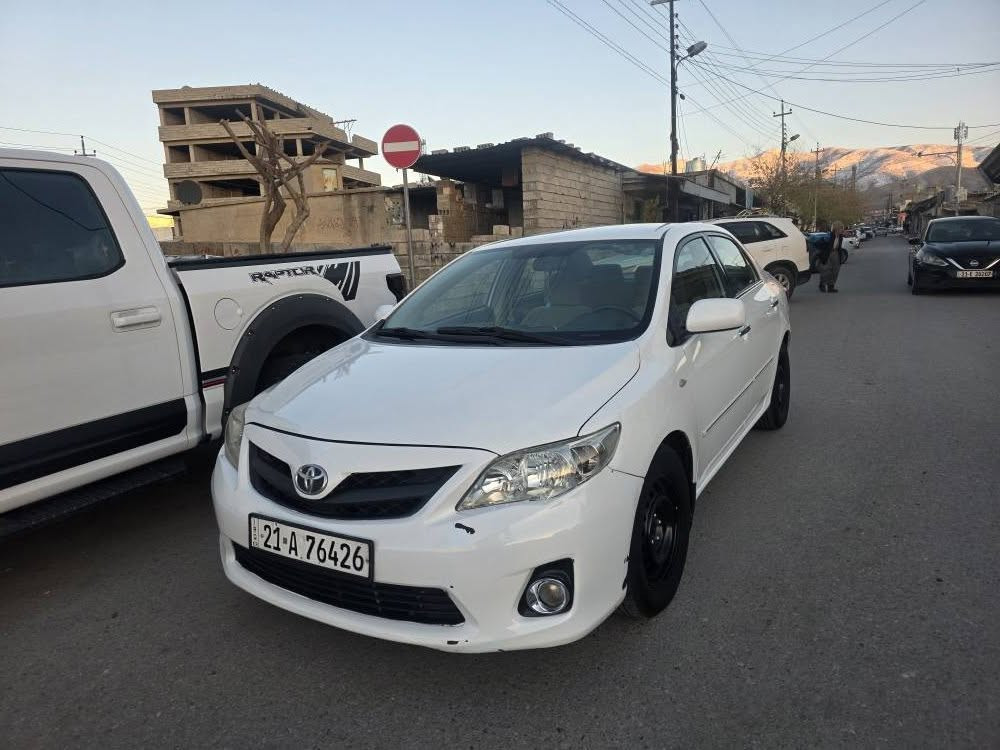 بیکاشۆ 2009
ئۆتۆماتیک مەکینە 16
یەک پارچە بۆیاخ بێ ناوگرتن
سەنەوی دوو مانگە تەواو بووە
گێڕوو مەکینە بەشەرت
تەحویلوو خرامە بەشەرت
بێ مەسرەفە

سیعر// 114 گەڵا کۆتای

 شوێن//هەڵەبجەی شەهید
***********
*********** حلبجة, السليمانية
