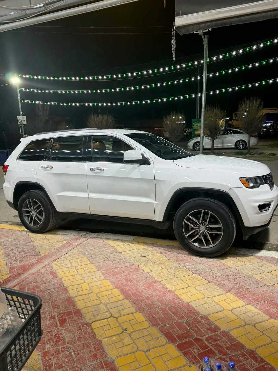 Jeep ٢٠١٧ 
سەیارەکە عام بۆیاخە 
هەیکەلی زۆر جوانە 
دەبڵ ئەکسل نیە
دەرگای دواوەی جەگە 
تایەویل
مەکینەی سەر قەباخی کراوەتەوە بەس بەشەرتی ١٠ وەستا
گێڕو مەکینە دەرەجە یەک بەشەرت 
کوشن هیتەر 
سوکان سارد و گەرم

هەرزانترین نرخ

*********** السليمانية, العراق
