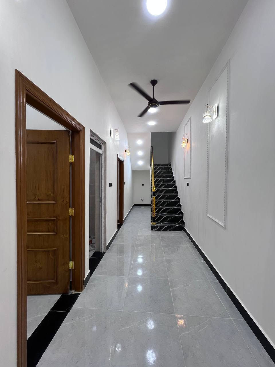 دارين سكن فول مواصفات 💯
ماء كهرباء مجاري انارة 
مقابيل الطابو صرف 
#شغل درجة اولى #تحفة فنيه 
كل #دار #يحتوي :: 
كراج . صحيات خارجية . استقبال 
مطبخ . غرفتين منام . صالة 
صحيات داخلية . درج . مناور 
البصرة - ابي الخصيب - طريق الوسطي
مقاطعة السبيليات الغربية 
#مساحة_كل_دار :: 110م
البناء حديث وخارطة مميزة وحديثه 
ملك صرف زراعي عراقي نموذج 25
منطقة هادئة ونهاية الشارع منقطع 
#سعر_الدار_الواحد :: 75 مليون قابل للتفاوض 
#للأستفسار :: ***********
