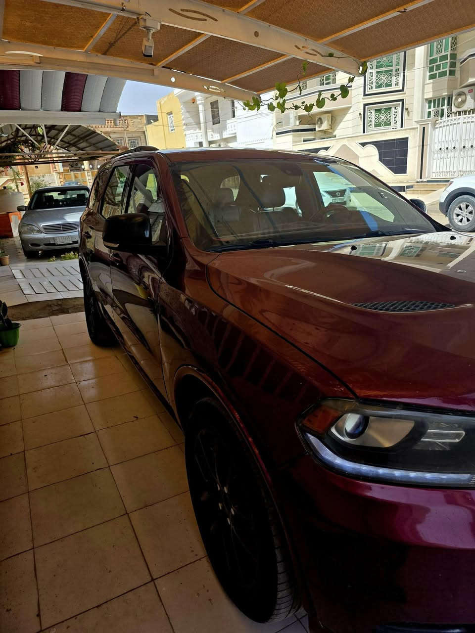 دوج دورانكو 2018 GT Plus
 رقم بغداد بأسمي
المواصفات
▪️ 6 سلندر 3600
 ▪️ 7 راكب
 ▪️ تشغيل عن بعد
 ▪️ فتحة سقف
 ▪️ شفتات بالستيرن
 ▪️ 3 أنظمة قيادة
 ▪️ اطفاء ذاتي
 ▪️ ويل كب 20
 ▪️ كامرة خلفية دوارة
 ▪️ رادار خلفي
 ▪️ مرايا قلاب + تعتيم ليلي
 ▪️ كشنات كهرباء جلد وشامواه
 ▪️ تدفئة كشنات + تدفئة ستيرن
 ▪️ ميموري خزن للكشنات
 ▪️ جنطة كهربائية
 ▪️ 3 قطع تبريد
السيارة ماشية 59 ألف ميل
 نظيفة كلش وعلى ايدي، وما ناقصها أي شي من ناحية كير ومحرك وتبريد وحدادية وتايرات كلشي كامل
صور الحادث مرفقة بالمنشور، والسيارة بيها صفحة كلير وبنيد مصبوغ 
السعر: 200 بيها مجال بسيط واذا اكو مراوس بسورنتو 
 المكان: الناصرية
 للاستفسار: ***********
