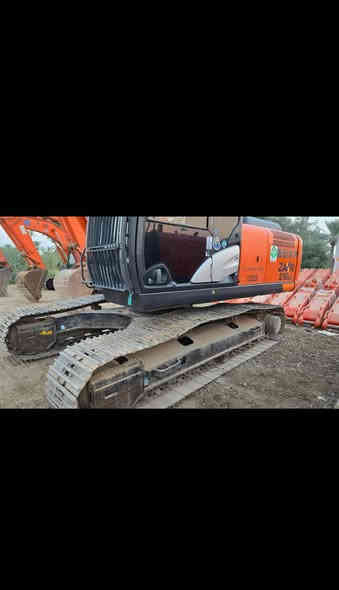 السلام عليكم للبيع حفاره هيتاشي بي فايف موديل 2018 الصي مأسسه نقار  مكفوله كفاله عامه منفيس دخول جديد حجم 210 للبيع فقط  العنوان واسط العزيزيه الشارع العام محلات بيت زهلول الادوات الاحتياطيه للحفارات الهيتاشي عداد العمل 5000 ساعه 
***********📞
***********
