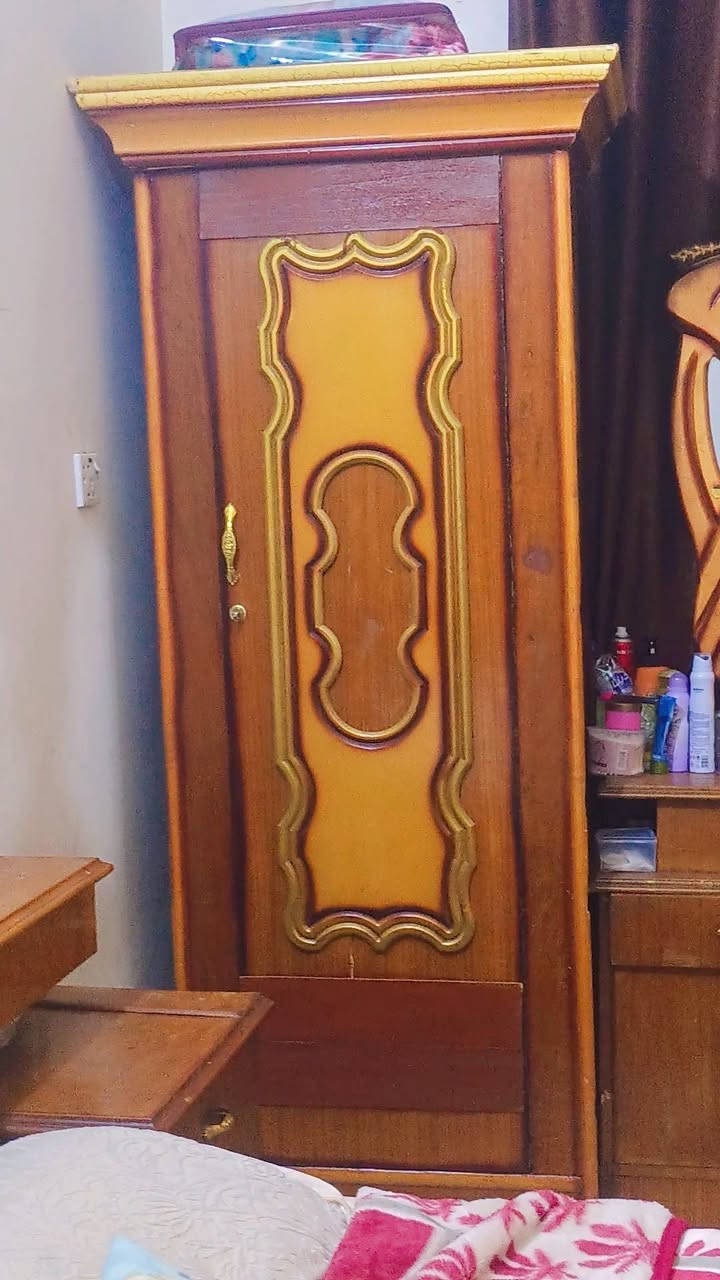 غرفه نوم اخشاب ممستعمله هوايه بيها فقط كسر بجامه الباب مال كنتور اخذتها ب٦٠٠نهايتها ٥٠٠الي يحب يتواصل خاص '


**إذا كنت صاحب هذا الإعلان وتريد حذفه لأي سبب، رجاءا أرسل رسالة إلى الدعم الفني**