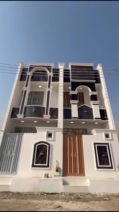 سلام عليكم يوجد
بيت مساحة 50 متر طابق ونص بناء حديث  للبيع 
شوارع ١٠متر 
يتكون البيت من غرفه نوم وصاله  
ومطبخ وصحيات داخليه خارجيه 
 البيت  جاهز للسكن 
طابو  زراعي ٢٥ 
 التحويل من ابو السند مباشر - قرار محكمة
 متوفرة كافه الخدمات (تبليط ♦️ماء ♦️ كهرباء♦️ مجاري) 
 الموقع مجمع الابداع كربلاء شارع الرابط يبعد 8 كيلو عن الإمام الحسين عليه السلام 

 اللاستفسار اكثر اتصل على الارقام التالية
***********
حيدر الغراوي للعقارات والمقاولات العامه 
 
 #عقارات_للبيع #العراق #حي_العباس #فولو #اكسبلور #متابعين #بساتين #البصرة #كربلاء #بغداد #كربلاء_الحسين #بيع #كربلاء_المقدسة #عقار #عقارات #فولو #دعم #متابعة #سبحان_الله #تعليق #لقطة #للبيع #القران_الكريم #بيت #اكسبلور_فولو #يالله #اكسبلور_explore #استغفر_الله #استثمار #عقارات_كربلاء

