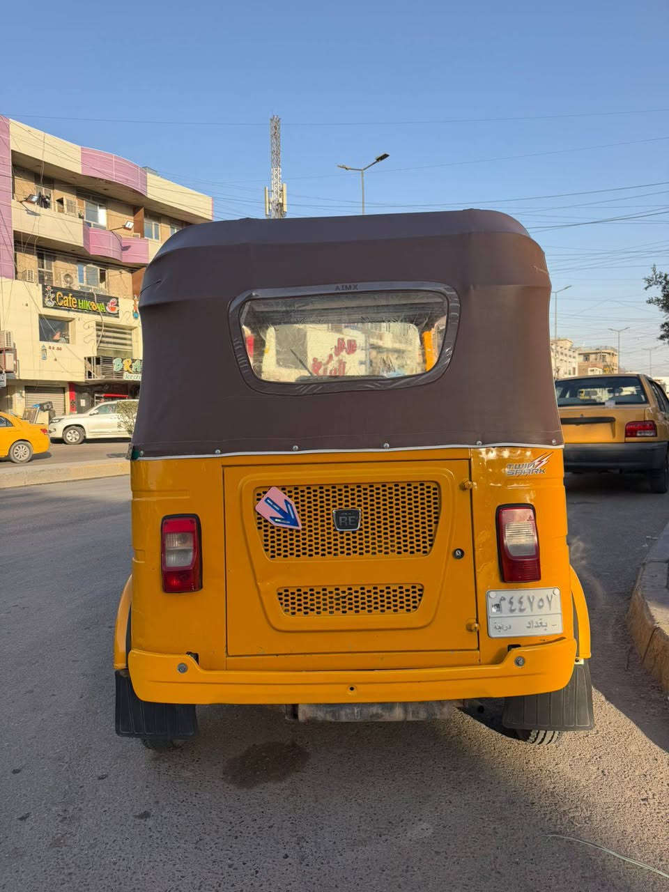 سلام عليكم تكتك ٢٢ نضيفه تكتك كبالك تجي تفحص وتأخذ خير من الله مناقصه شي شراي اتصل وبك خير ودلل (تكتك عليه غرامات ) سعره ٨وربع وبيه مجال *********** متواجد وتساب
